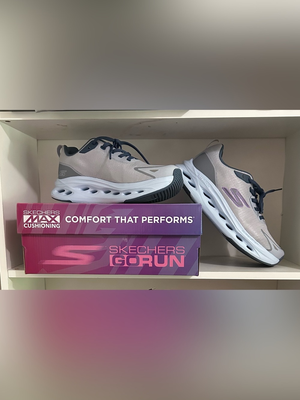 Skechers GOrun Running Sneakers  women’s size 7.5